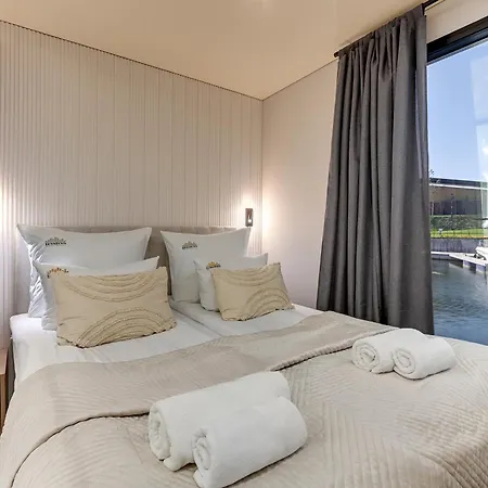 Na Wodzie - La Mare Motlava Houseboats By Downtown *