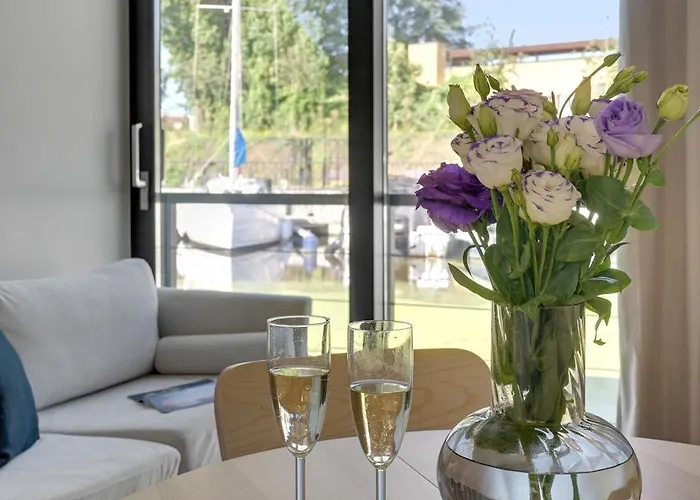 Na Wodzie - La Mare Motlava Houseboats By Downtown